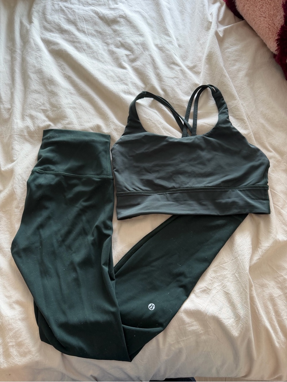 Lululemon set in rainforest green